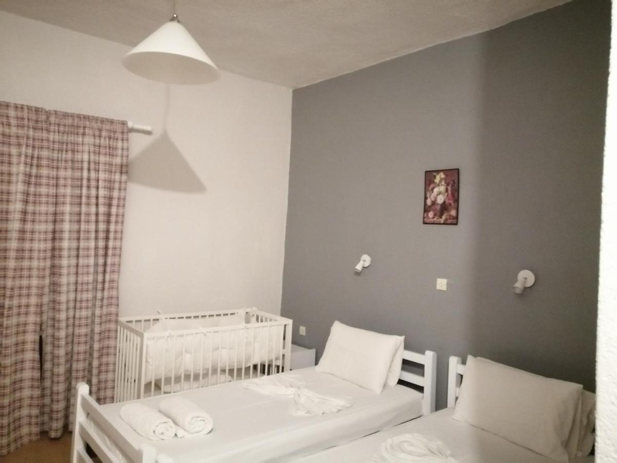 Royal Garden Apartments - Yellow *